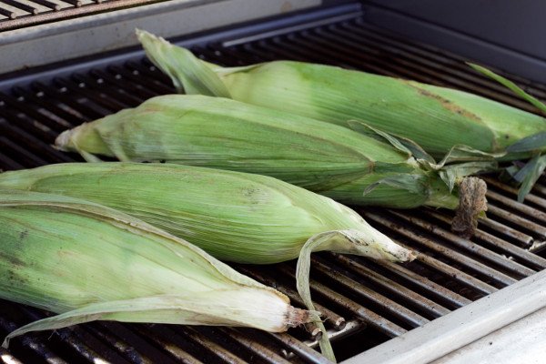 Fresh corn rinsed and soaked for 20 minutes.