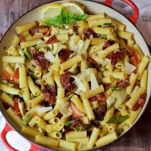 featured image artichoke and sun dried tomato pasta