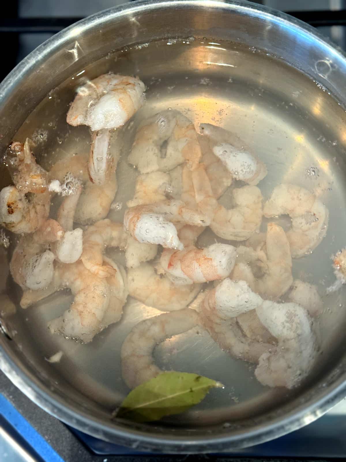 process image shrimp in pot of boiling water