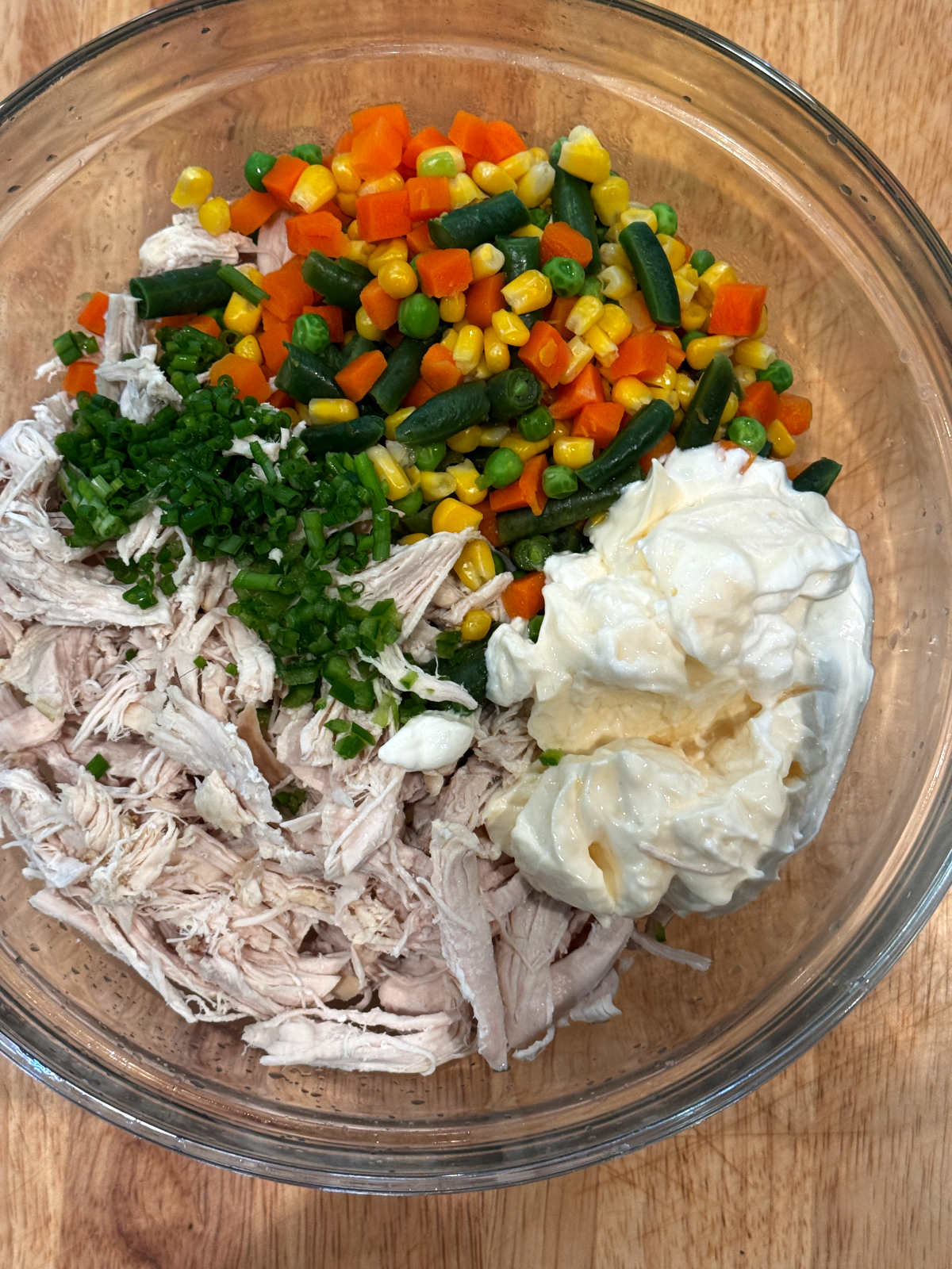 ensalada de pollo ingredients in a glass bowl